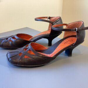 R.S.V.P. kitten heel shoe brown leather
